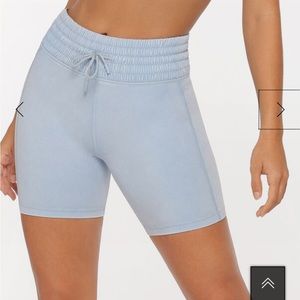 LORNA JANE LAY BACK PHONE POCKET BIKE SHORT